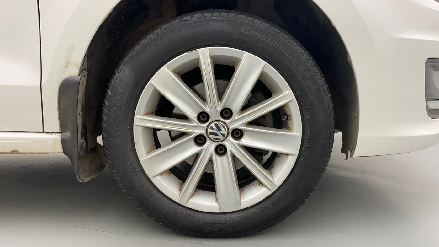 2016 Volkswagen Vento HIGHLINE 1.6 MPI, Petrol, Manual, 1,15,252 km, Right Front Wheel