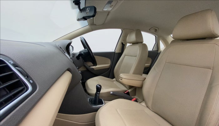 2016 Volkswagen Vento HIGHLINE 1.6 MPI, Petrol, Manual, 1,15,252 km, Right Side Front Door Cabin