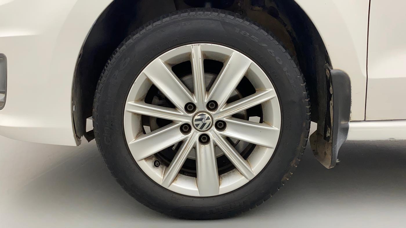 2016 Volkswagen Vento HIGHLINE 1.6 MPI, Petrol, Manual, 1,15,252 km, Left Front Wheel