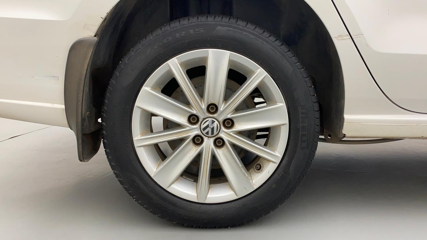 2016 Volkswagen Vento HIGHLINE 1.6 MPI, Petrol, Manual, 1,15,252 km, Right Rear Wheel