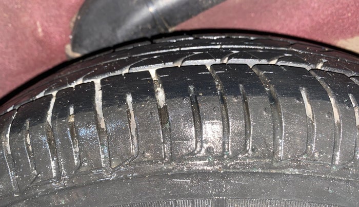 2014 Hyundai i10 SPORTZ 1.1, Petrol, Manual, 14,923 km, Left Rear Tyre Tread