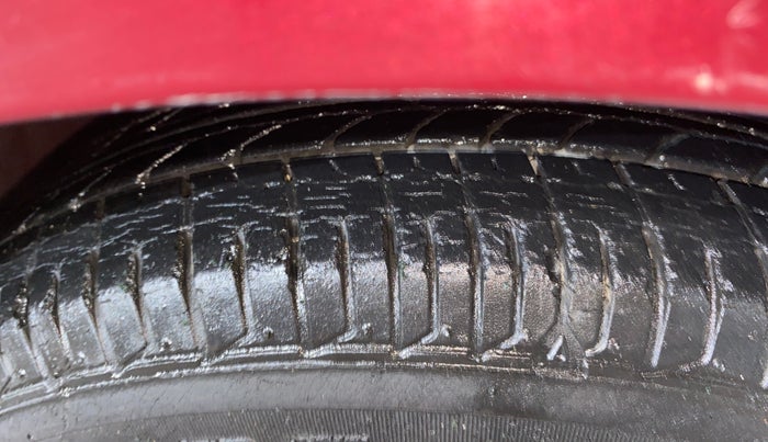 2014 Hyundai i10 SPORTZ 1.1, Petrol, Manual, 14,923 km, Right Front Tyre Tread