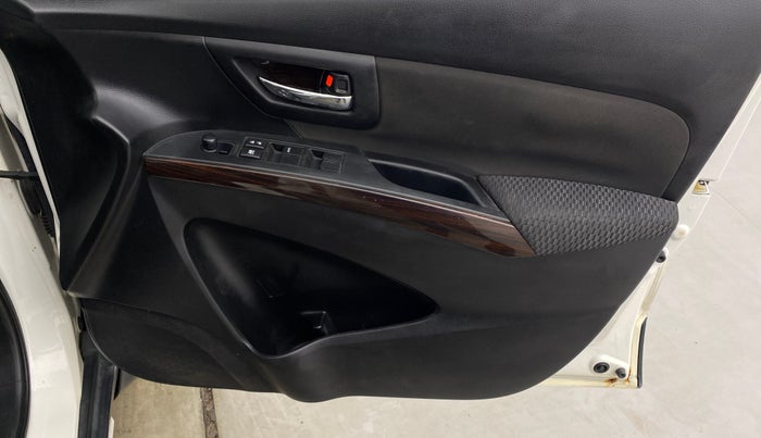 2017 Maruti S Cross ZETA 1.3, Diesel, Manual, 76,489 km, Driver Side Door Panels Control
