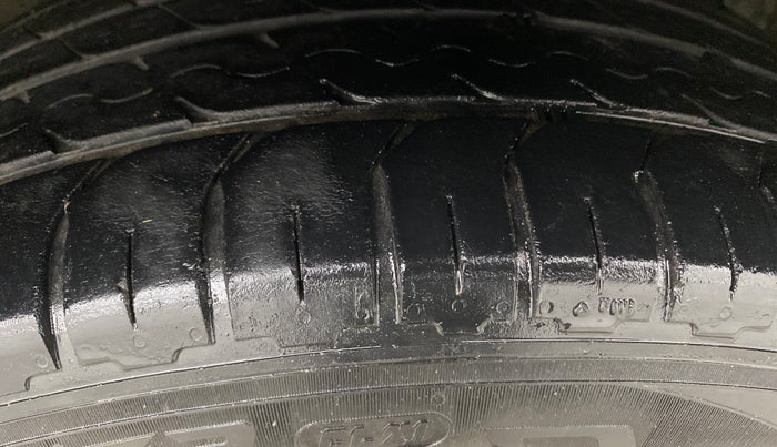 2017 Maruti S Cross ZETA 1.3, Diesel, Manual, 76,489 km, Right Front Tyre Tread