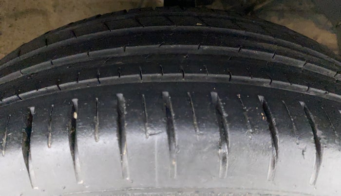 2021 Toyota Glanza V, Petrol, Manual, 24,378 km, Right Front Tyre Tread