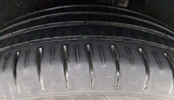 2021 Toyota Glanza V, Petrol, Manual, 24,378 km, Left Rear Tyre Tread