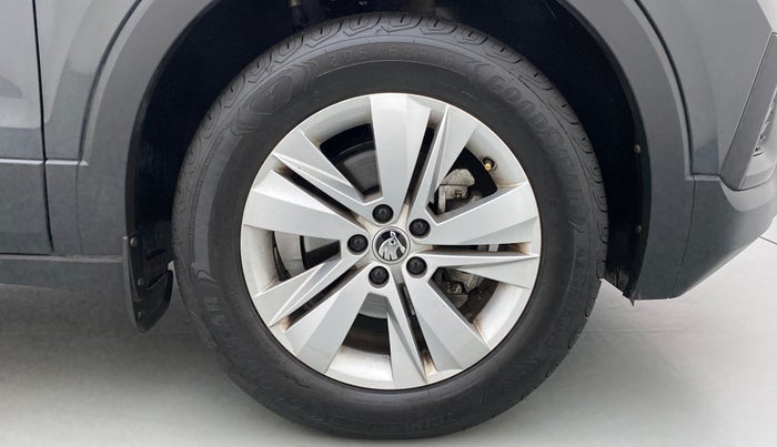 2022 Skoda KUSHAQ AMBITION 1.0 TSI AT, Petrol, Automatic, 3,569 km, Right Front Wheel