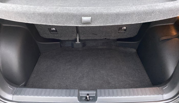 2022 Skoda KUSHAQ AMBITION 1.0 TSI AT, Petrol, Automatic, 3,569 km, Boot Inside