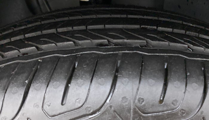 2022 Skoda KUSHAQ AMBITION 1.0 TSI AT, Petrol, Automatic, 3,569 km, Right Front Tyre Tread