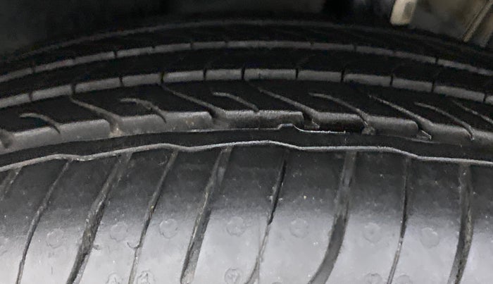 2022 Skoda KUSHAQ AMBITION 1.0 TSI AT, Petrol, Automatic, 3,569 km, Left Front Tyre Tread