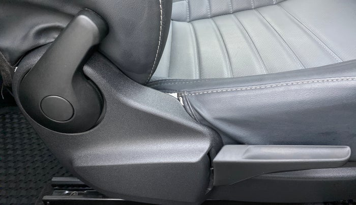 2022 Skoda KUSHAQ AMBITION 1.0 TSI AT, Petrol, Automatic, 3,569 km, Driver Side Adjustment Panel