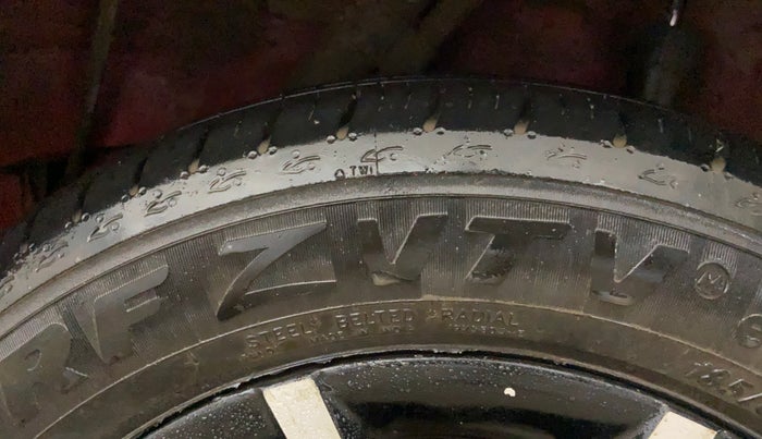 2018 Mahindra KUV 100 NXT K8 P 6 STR, CNG, Manual, 47,875 km, Left Front Tyre Tread