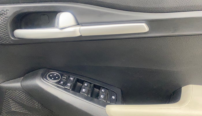 2022 KIA SELTOS HTK PLUS 1.5 DIESEL IMT, Diesel, Manual, 18,945 km, Driver Side Door Panels Control