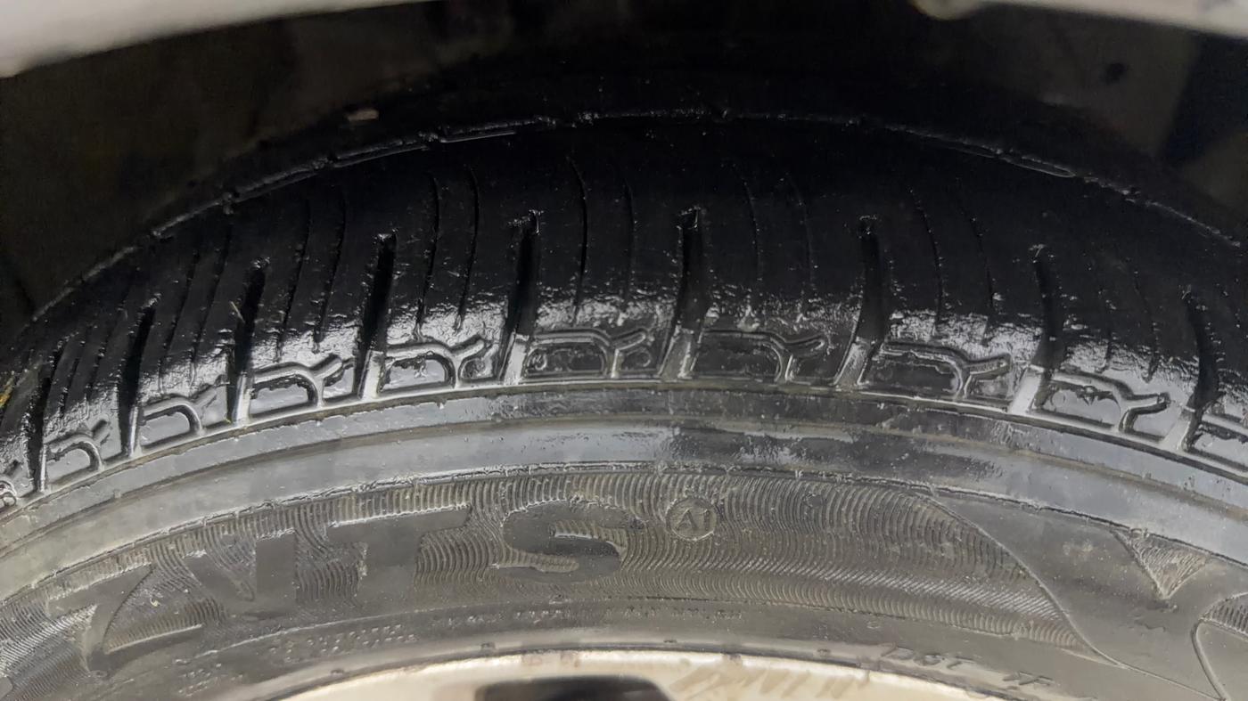 2018 Ford Figo Aspire TITANIUM 1.2 PETROL, Petrol, Manual, 72,187 km, Right Front Tyre Tread