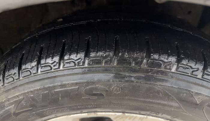 2018 Ford Figo Aspire TITANIUM 1.2 PETROL, Petrol, Manual, 72,187 km, Right Front Tyre Tread