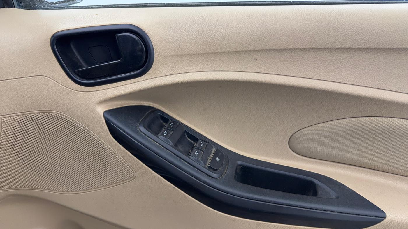 2018 Ford Figo Aspire TITANIUM 1.2 PETROL, Petrol, Manual, 72,187 km, Driver Side Door Panels Control