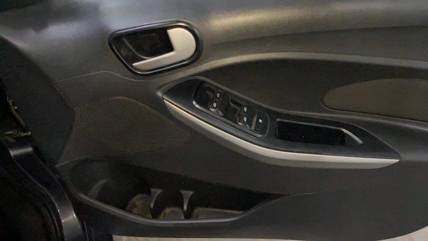 2017 Ford New Figo TITANIUM1.5 DIESEL, Diesel, Manual, 69,729 km, Driver Side Door Panels Control
