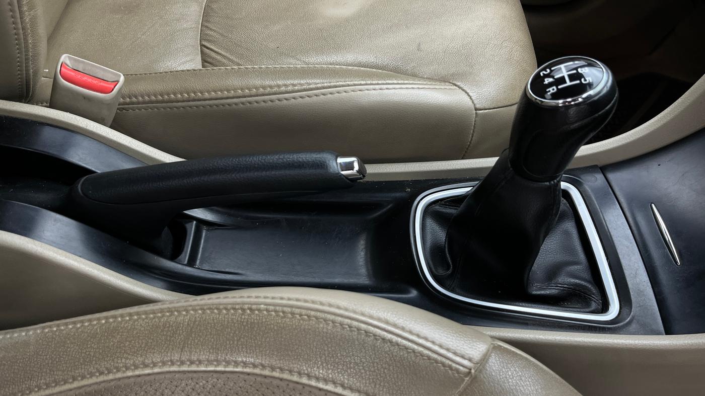 2019 Maruti Ciaz ALPHA 1.5 SHVS PETROL, Petrol, Manual, 87,857 km, Gear Lever