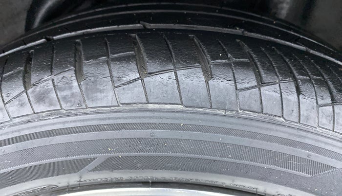 2018 Hyundai Verna 1.6 SX VTVT, Petrol, Manual, 34,323 km, Left Rear Tyre Tread