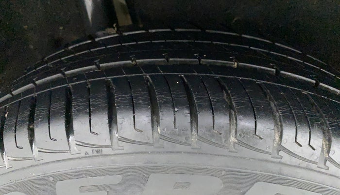 2017 Maruti Vitara Brezza VDI, Diesel, Manual, 26,350 km, Right Rear Tyre Tread