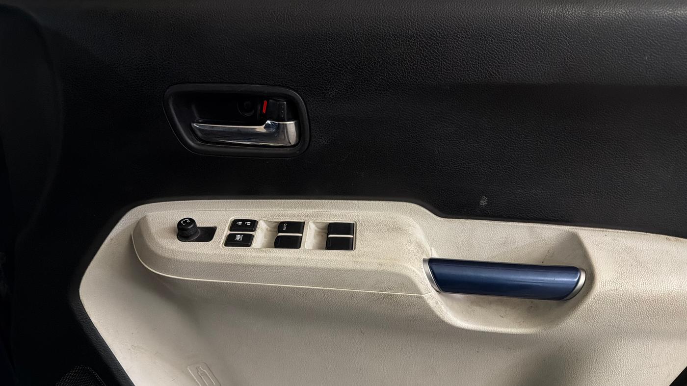 2023 Maruti IGNIS DELTA 1.2, Petrol, Manual, 45,758 km, Driver Side Door Panels Control