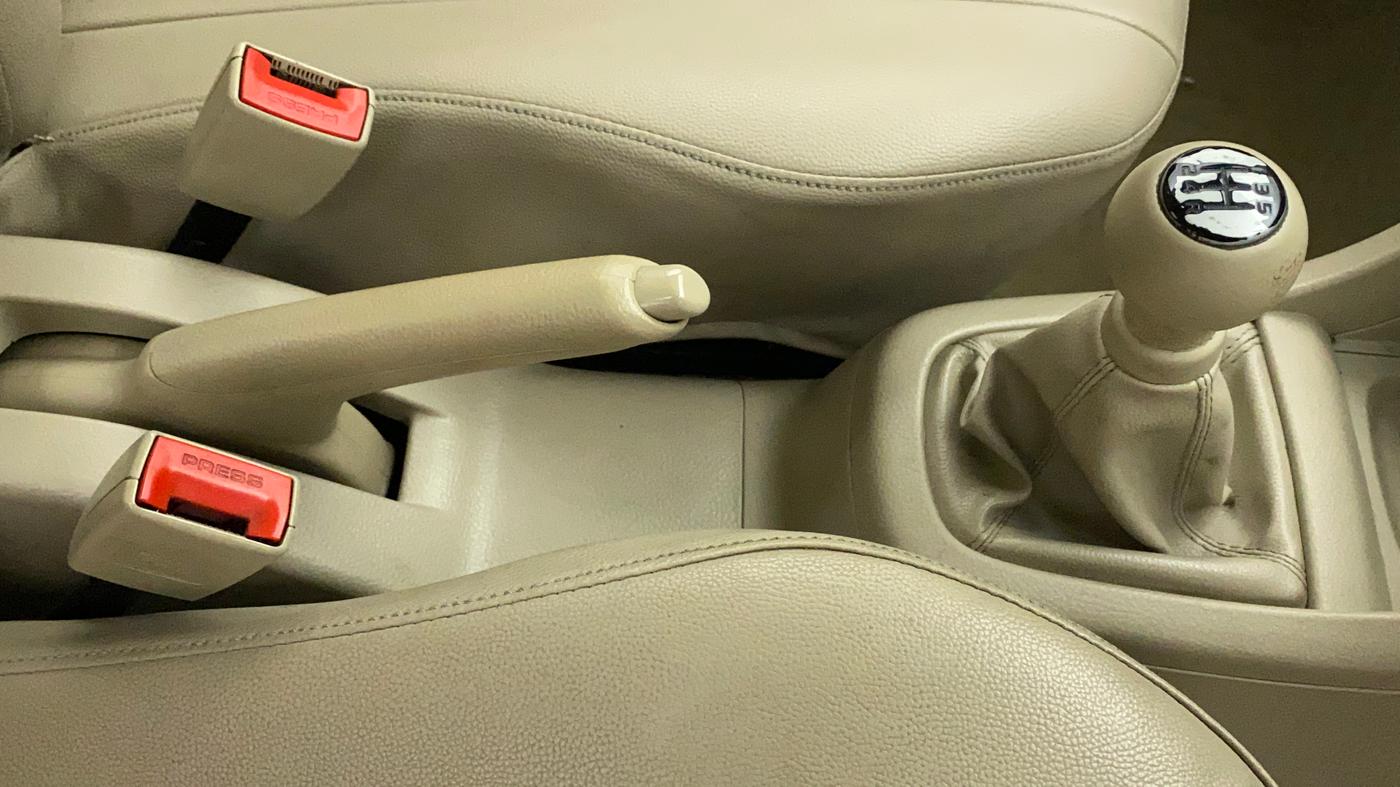 2012 Maruti Swift Dzire LXI, Petrol, Manual, 1,05,885 km, Gear Lever