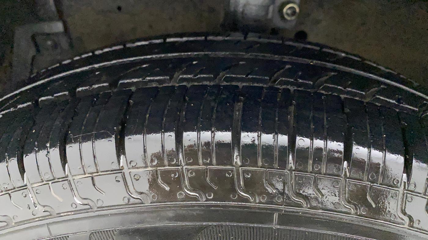 2012 Maruti Swift Dzire LXI, Petrol, Manual, 1,05,885 km, Left Front Tyre Tread