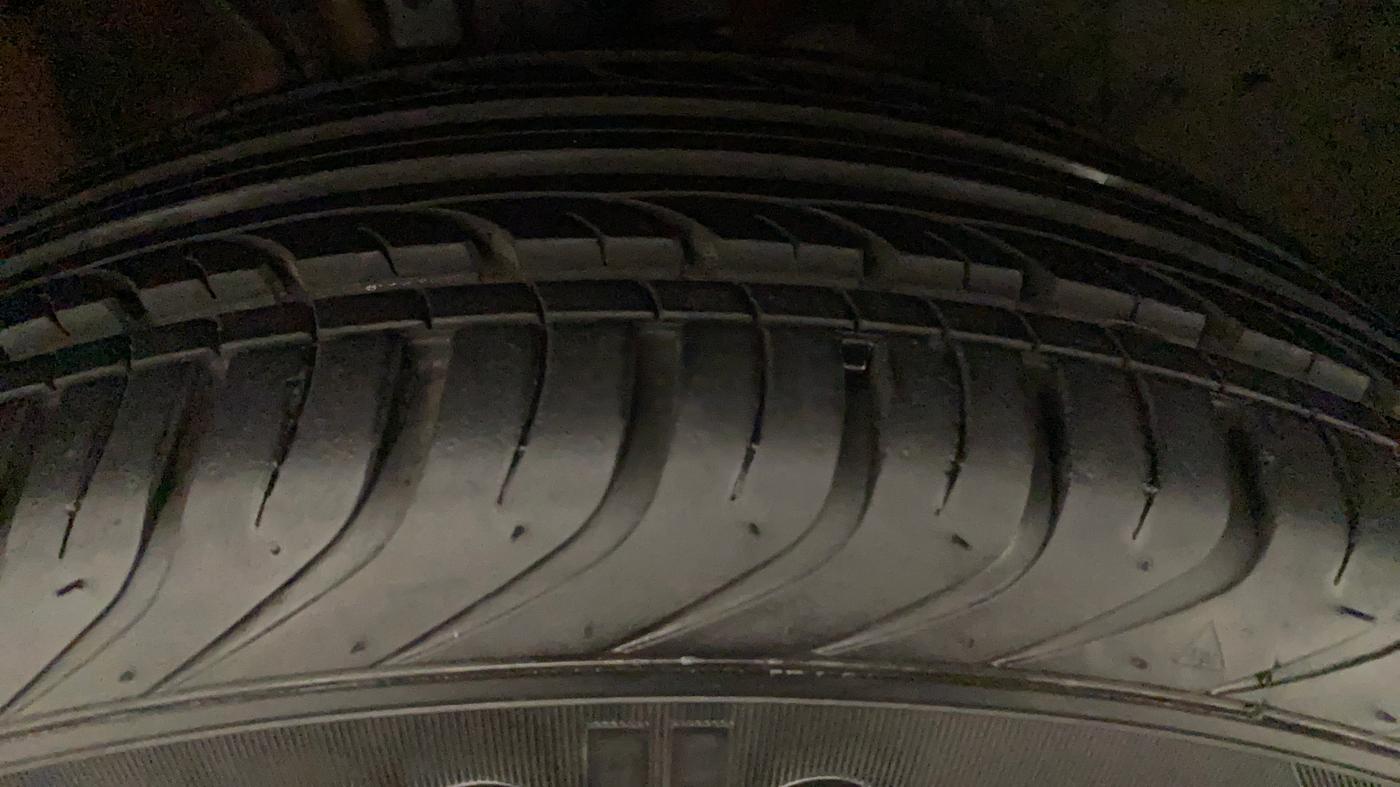 2013 Volkswagen Polo HIGHLINE1.2L, Petrol, Manual, 50,290 km, Right Front Tyre Tread