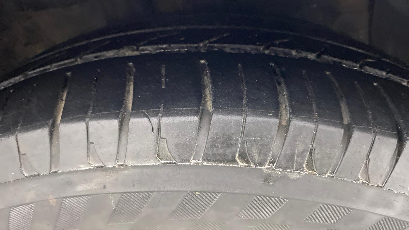 2019 Hyundai Grand i10 SPORTZ DUAL TONE 1.2 VTVT, Petrol, Manual, 43,550 km, Right Front Tyre Tread