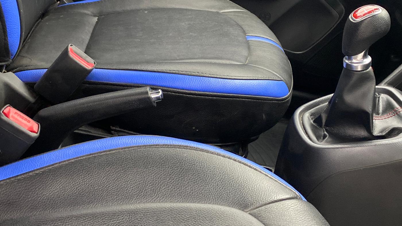 2019 Hyundai Grand i10 SPORTZ DUAL TONE 1.2 VTVT, Petrol, Manual, 43,550 km, Gear Lever