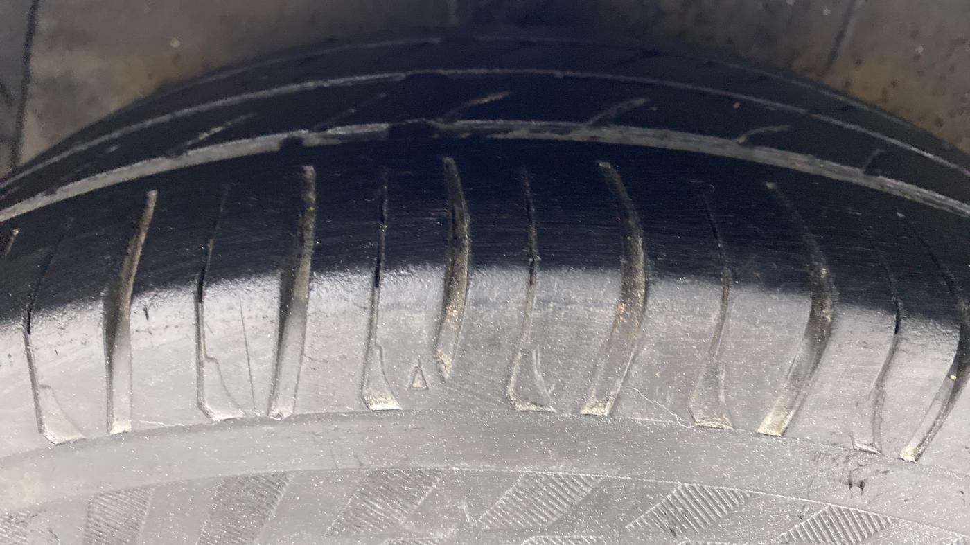 2019 Hyundai Grand i10 SPORTZ DUAL TONE 1.2 VTVT, Petrol, Manual, 43,550 km, Right Rear Tyre Tread