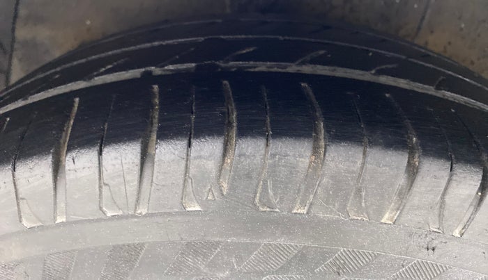 2019 Hyundai Grand i10 SPORTZ DUAL TONE 1.2 VTVT, Petrol, Manual, 43,550 km, Right Rear Tyre Tread