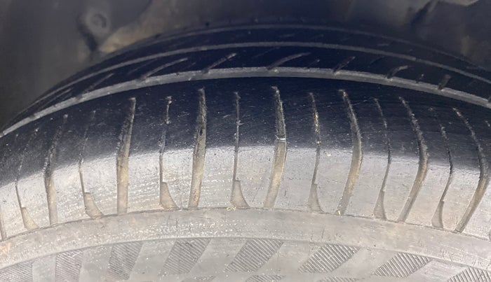 2019 Hyundai Grand i10 SPORTZ DUAL TONE 1.2 VTVT, Petrol, Manual, 43,550 km, Left Front Tyre Tread