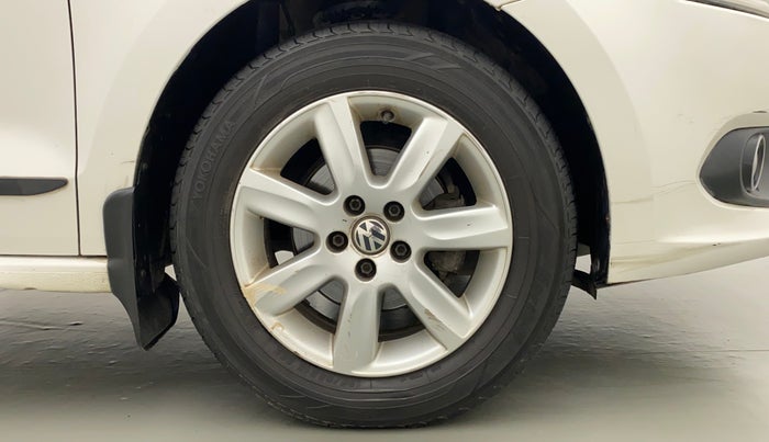 2011 Volkswagen Vento HIGHLINE PETROL AT, Petrol, Automatic, 61,100 km, Right Front Wheel