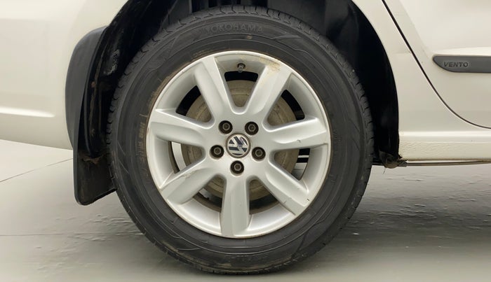 2011 Volkswagen Vento HIGHLINE PETROL AT, Petrol, Automatic, 61,100 km, Right Rear Wheel