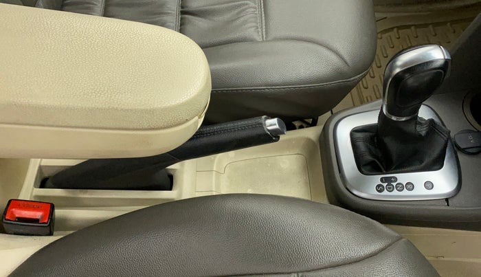 2011 Volkswagen Vento HIGHLINE PETROL AT, Petrol, Automatic, 61,100 km, Gear Lever
