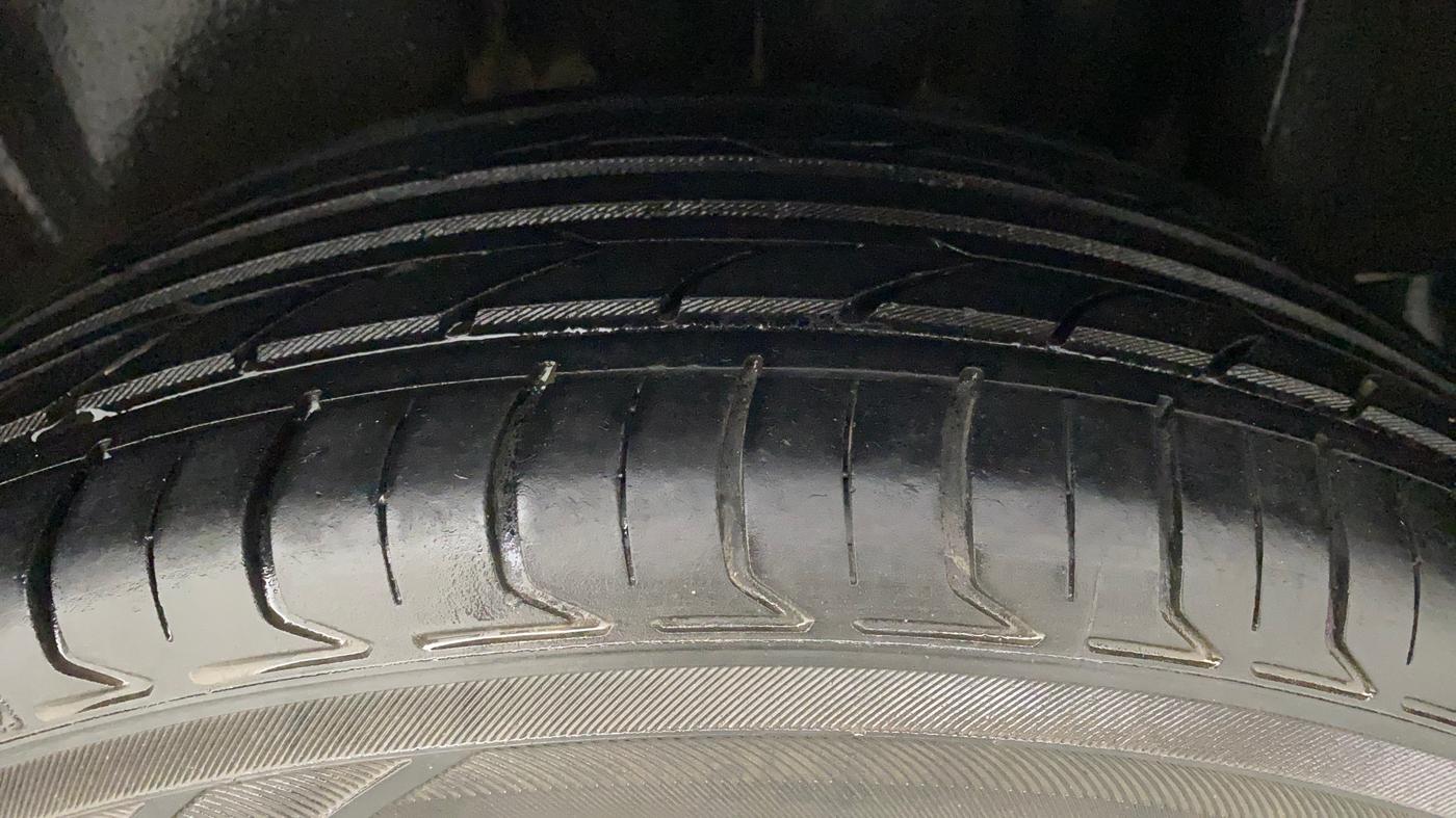 2011 Volkswagen Vento HIGHLINE PETROL AT, Petrol, Automatic, 61,100 km, Left Rear Tyre Tread