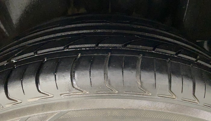 2011 Volkswagen Vento HIGHLINE PETROL AT, Petrol, Automatic, 61,100 km, Left Rear Tyre Tread