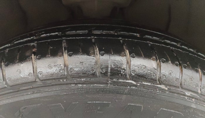 2020 Hyundai Elite i20 SPORTZ PLUS 1.2, Petrol, Manual, 57,476 km, Right Front Tyre Tread