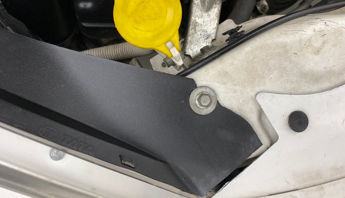2017 Tata Tiago XZA PETROL, Petrol, Automatic, 45,408 km, Right headlight - Clamp has minor damage