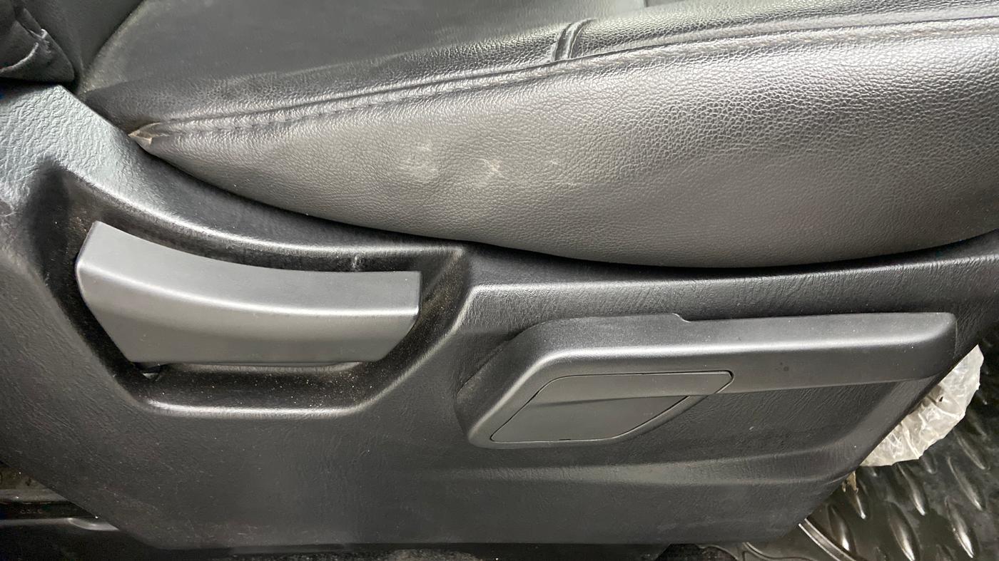 2018 Mahindra Scorpio S11, Diesel, Manual, 40,233 km, Driver Side Adjustment Panel