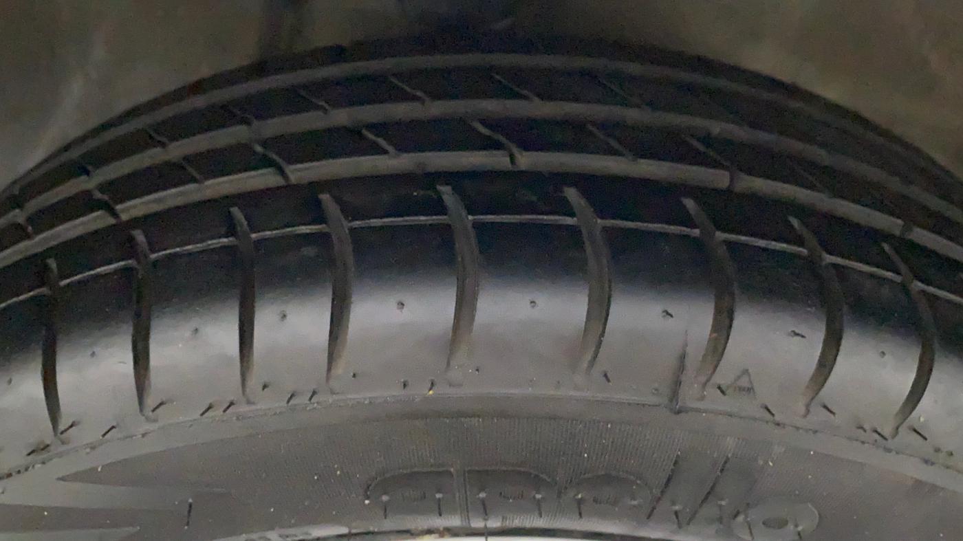 2014 Maruti Alto K10 VXI P, Petrol, Manual, 40,598 km, Right Front Tyre Tread