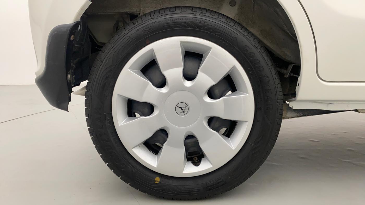 2014 Maruti Alto K10 VXI P, Petrol, Manual, 40,598 km, Right Rear Wheel