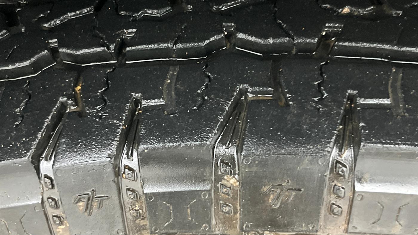 2023 Mahindra Thar LX P 2WD AT HT, Petrol, Automatic, 24,135 km, Right Front Tyre Tread