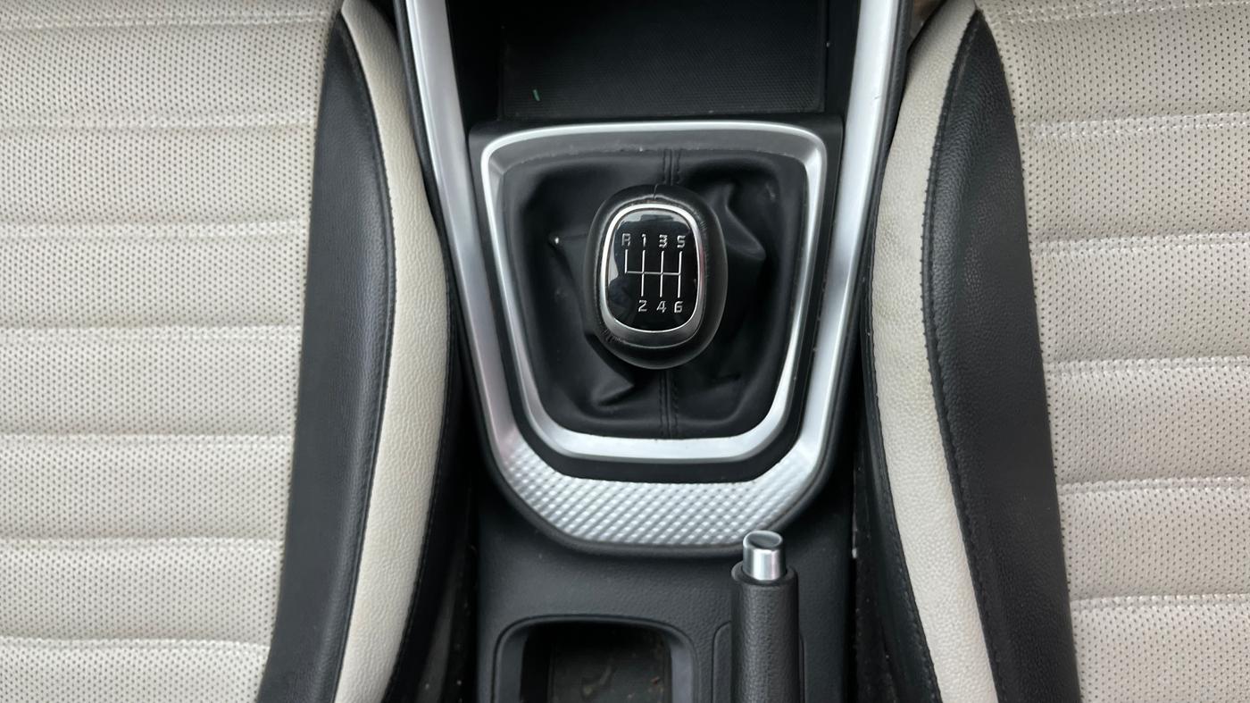2020 KIA SONET HTX 1.0 IMT, Petrol, Manual, 34,064 km, Gear Lever
