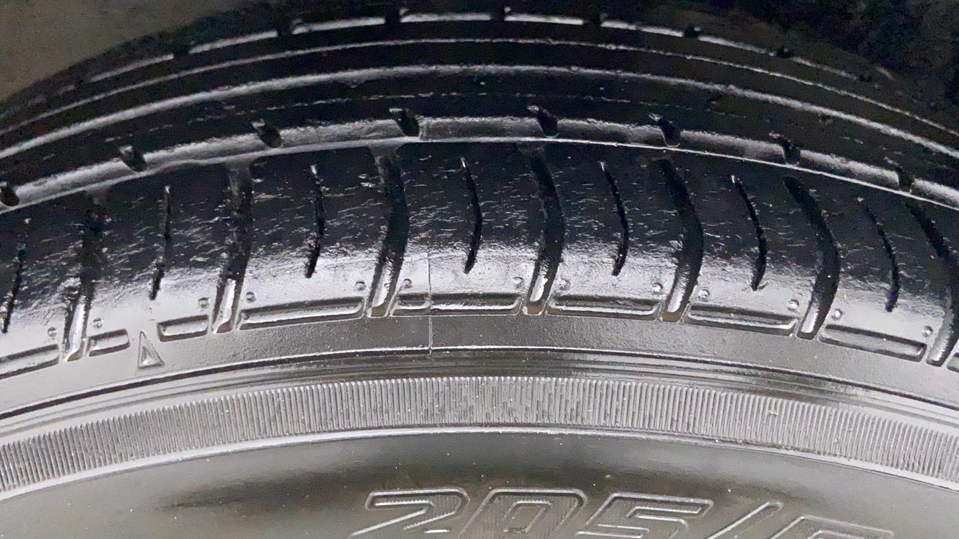 2015 Toyota Corolla Altis VL AT, Petrol, Automatic, 51,328 km, Right Front Tyre Tread