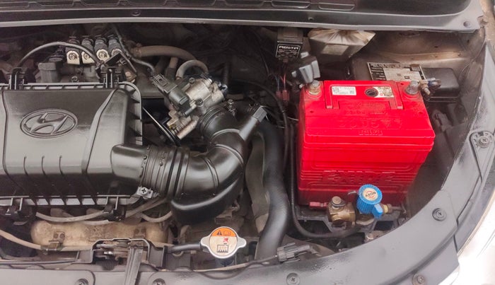 2014 Hyundai i10 SPORTZ 1.1, CNG, Manual, 99,114 km, Engine View - Left