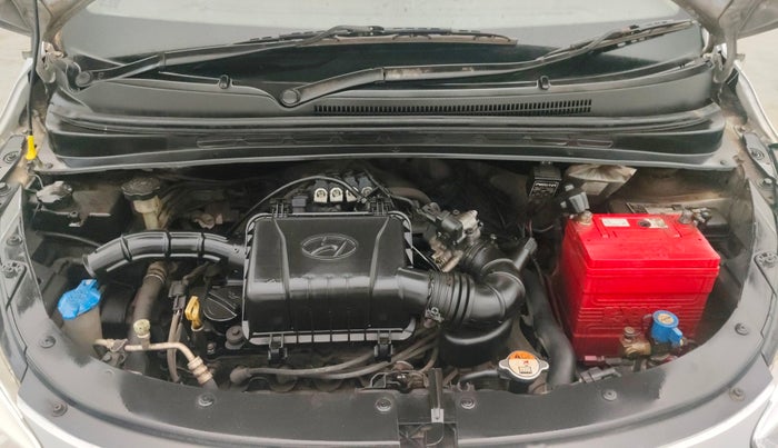 2014 Hyundai i10 SPORTZ 1.1, CNG, Manual, 99,114 km, Engine View