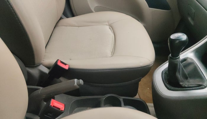 2014 Hyundai i10 SPORTZ 1.1, CNG, Manual, 99,114 km, Gear Lever