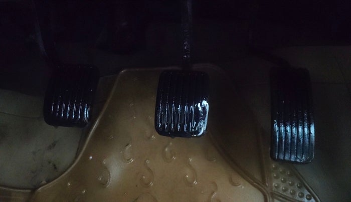 2014 Hyundai i10 SPORTZ 1.1, CNG, Manual, 99,114 km, Pedals